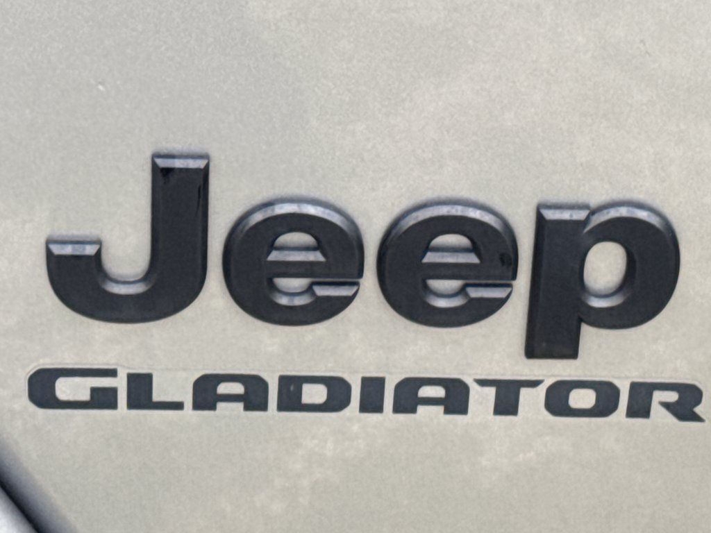 Used 2021 Jeep Gladiator Sport AWD/4WD image 32