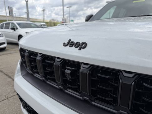 New 2026 Jeep Grand Cherokee L Limited image 21