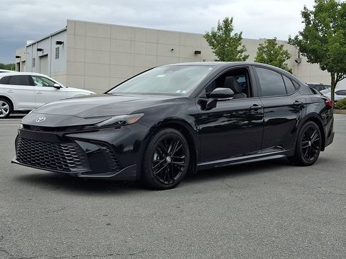 Used 2025 Toyota Camry SE w/ Convenience Package FWD image 6