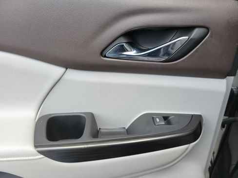 Used 2018 GMC Acadia SLT image 25