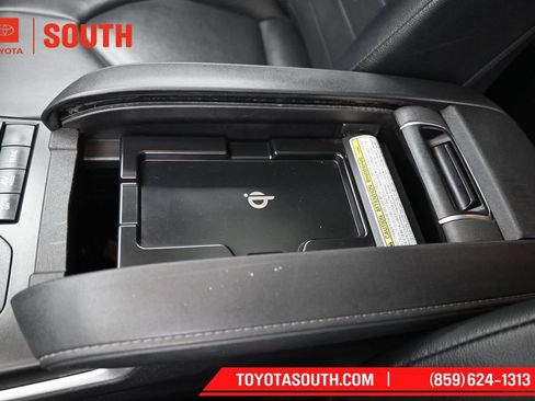 Used 2021 Toyota Highlander XLE AWD/4WD image 20