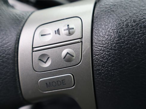 Used 2013 Toyota Corolla LE image 17