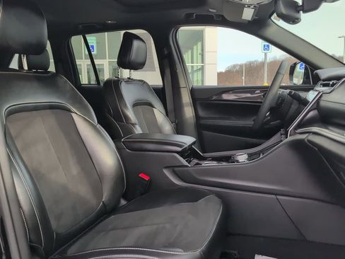 Used 2023 Jeep Grand Cherokee Altitude image 13