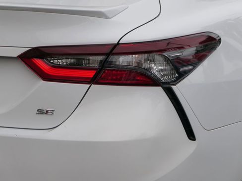 Used 2024 Toyota Camry SE FWD image 4