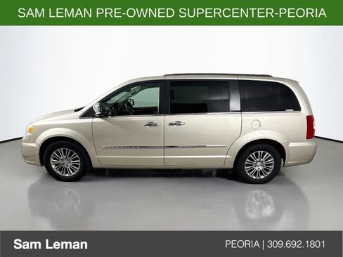 Used 2014 Chrysler Town & Country Touring-L w/ Driver Convenience Group FWD image 4