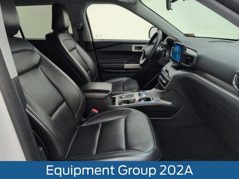 Used 2020 Ford Explorer XLT w/ Equipment Group 202A AWD/4WD image 15