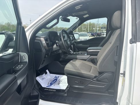 Used 2024 Ford F150 XLT w/ FX4 Off-Road Package image 10