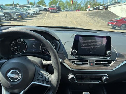 Used 2025 Nissan Altima 2.5 SV image 33