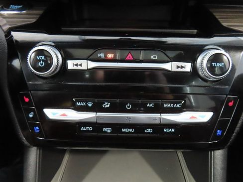Used 2022 Ford Explorer Limited w/ Equipment Group 301A RWD image 26