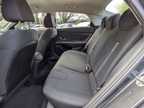 Used 2021 Hyundai Elantra SEL FWD image 15