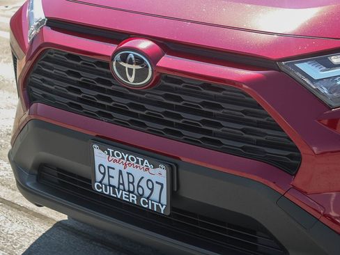 Used 2023 Toyota RAV4 XLE w/ Convenience Package image 5