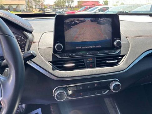 Used 2022 Nissan Altima 2.5 SR FWD image 13
