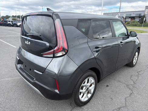 Used 2024 Kia Soul LX w/ Option Group 015 FWD image 3