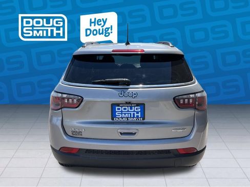 Used 2019 Jeep Compass Latitude w/ Cold Weather Group AWD/4WD image 5