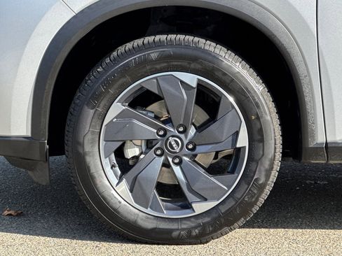 Certified 2024 Nissan Rogue SV image 32