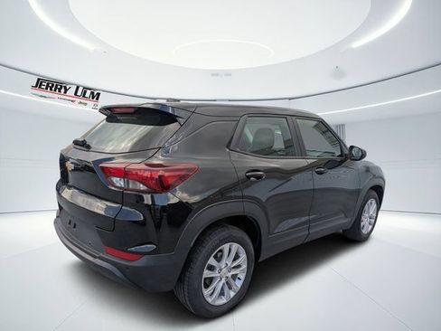 Used 2021 Chevrolet TrailBlazer LS FWD image 3