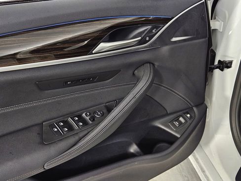 Used 2023 BMW 530e 530e iPerformance w/ Convenience Package image 12