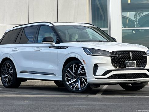 New 2026 Lincoln Aviator Black Label w/ Jet Appearance Package image 1