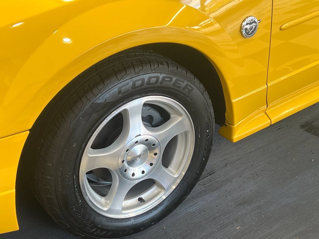 Used 2004 Ford Mustang Convertible RWD image 6