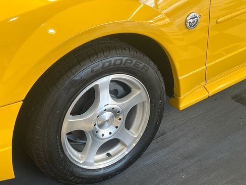 Used 2004 Ford Mustang Convertible RWD image 6