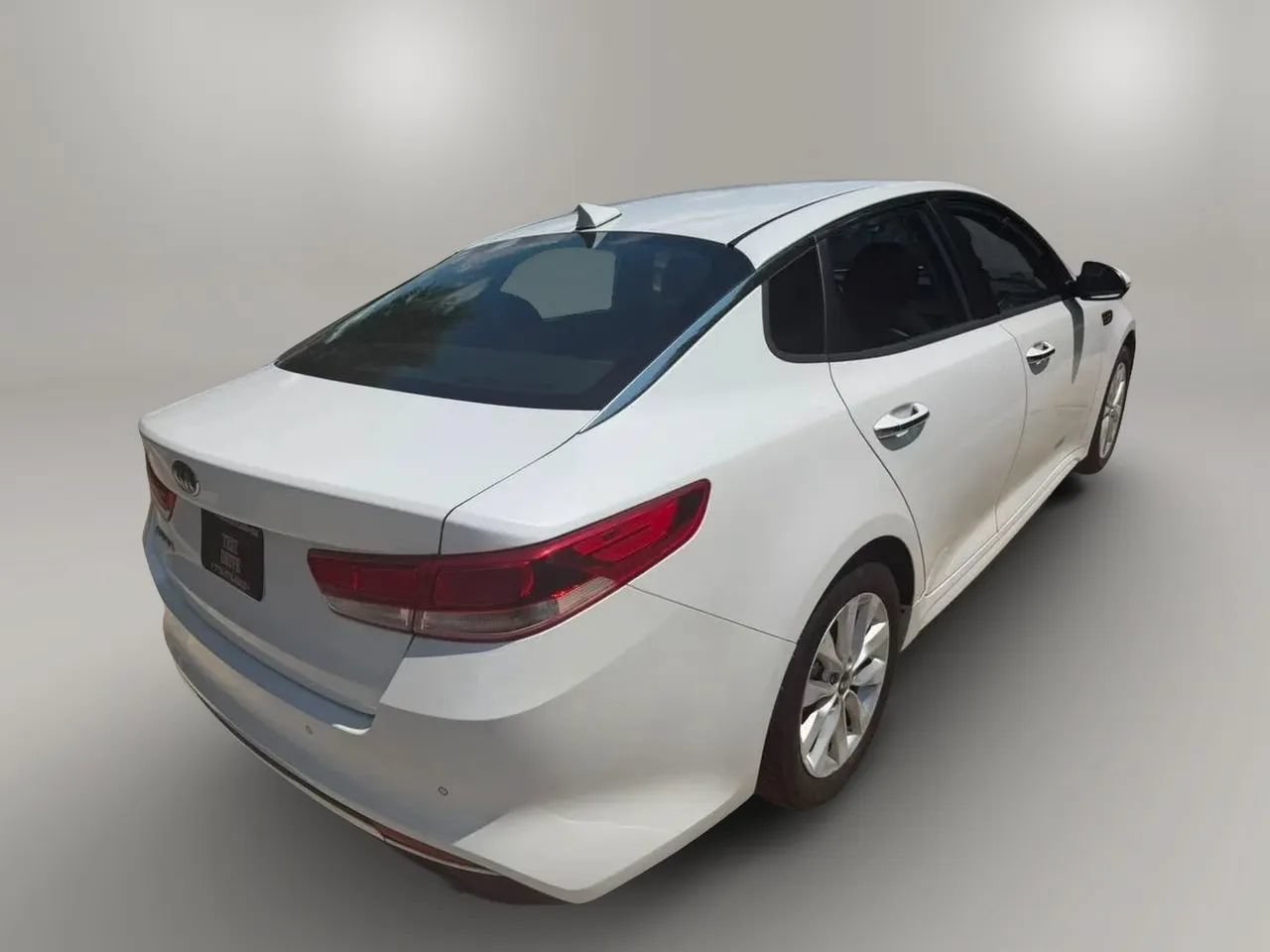 Used 2018 Kia Optima LX w/ 17" Alloy Wheels Package FWD image 10