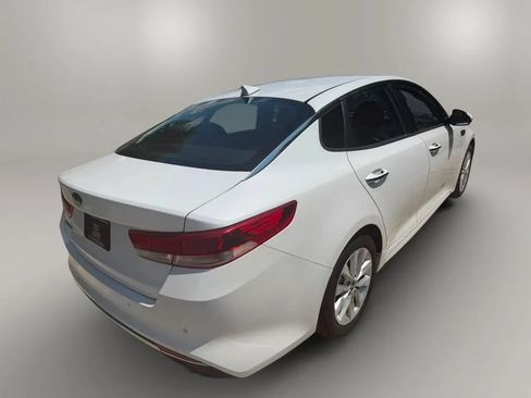 Used 2018 Kia Optima LX w/ 17" Alloy Wheels Package FWD image 10
