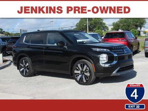 Used 2025 Mitsubishi Outlander SE FWD image 1