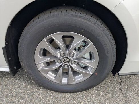 New 2026 Toyota Sienna XLE image 11