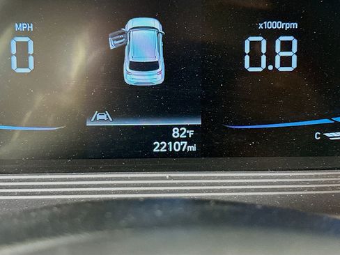 Used 2025 Hyundai Venue SEL FWD image 19