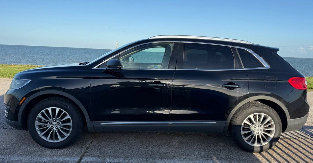 Used 2017 Lincoln MKX Select w/ Select Plus Package FWD image 8