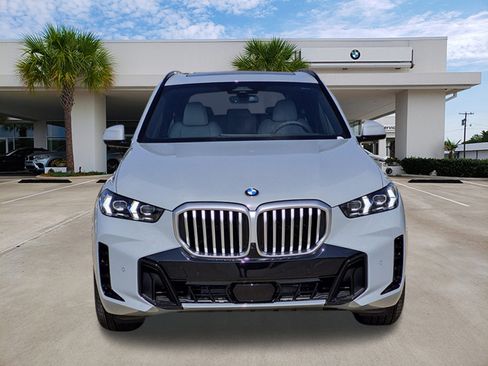 New 2026 BMW X5 xDrive40i w/ M Sport Package AWD/4WD image 2