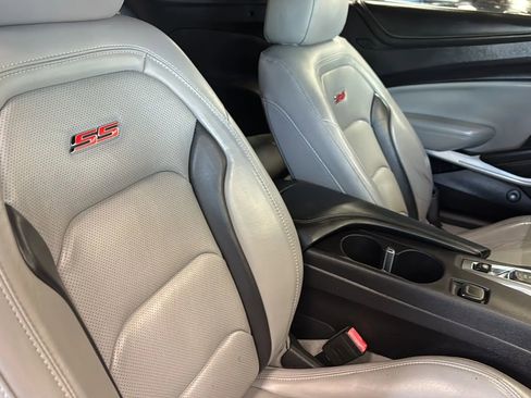 Used 2018 Chevrolet Camaro SS RWD image 11