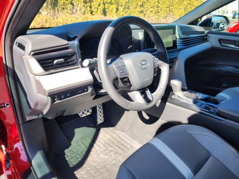 Used 2025 Toyota Camry SE image 20