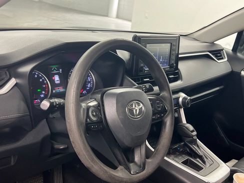 Used 2021 Toyota RAV4 XLE FWD image 8