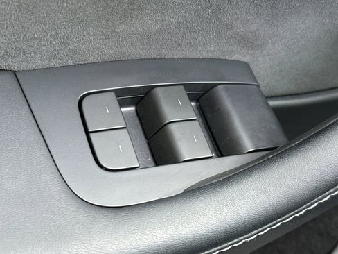 Used 2024 Tesla Model Y Performance image 12