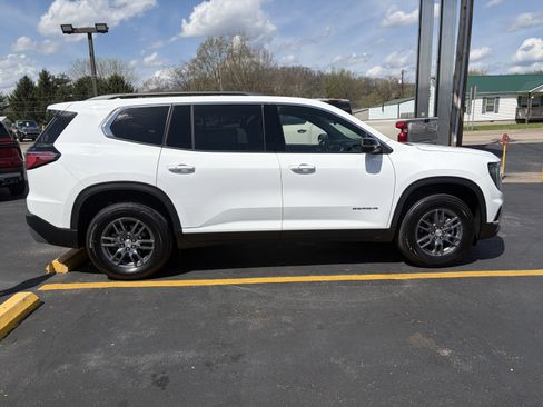 Used 2025 GMC Acadia Elevation FWD image 3