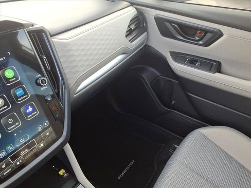 Used 2025 Subaru Forester Premium image 37