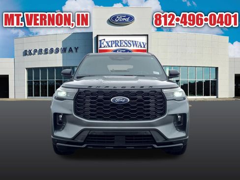 Used 2025 Ford Explorer ST-Line w/ ST-Line Street Pack image 3