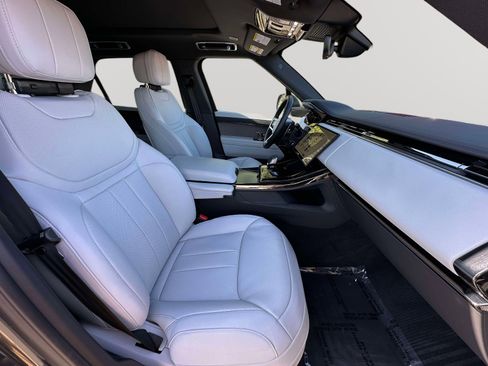 Used 2025 Land Rover Range Rover Sport SE image 28