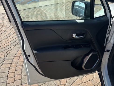 Used 2021 Jeep Renegade Limited image 11
