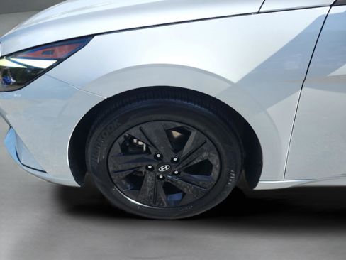 Used 2021 Hyundai Elantra SEL image 25