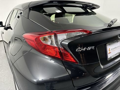 Used 2019 Toyota C-HR XLE image 29