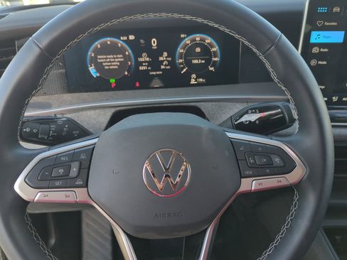 Used 2025 Volkswagen Tiguan S image 9