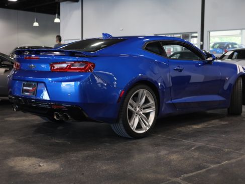 Used 2018 Chevrolet Camaro SS RWD image 6