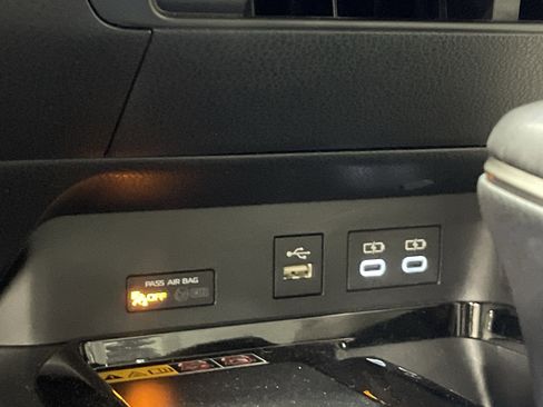Used 2025 Toyota Camry XLE FWD image 26