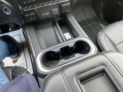 Used 2021 Chevrolet Silverado 1500 High Country w/ Technology Package image 10