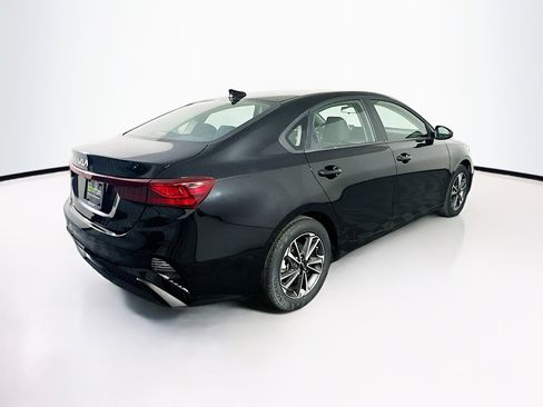 Used 2024 Kia Forte LXS image 9