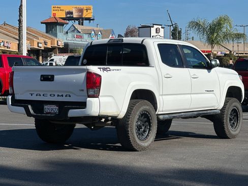 Used 2016 Toyota Tacoma TRD Sport image 5