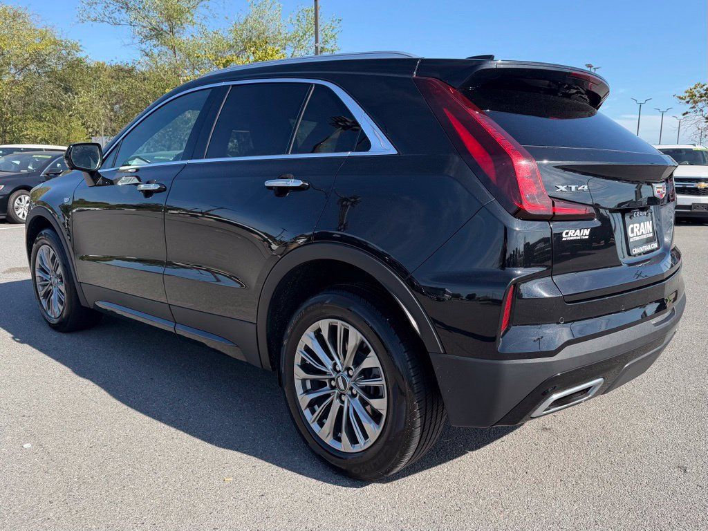 Used 2025 Cadillac XT4 Premium Luxury FWD image 5