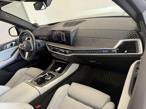 Used 2024 BMW X5 xDrive40i w/ M Sport Package image 51